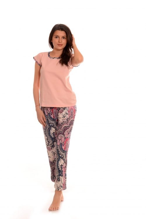 Дамска пижама с удобен панталон и фина тениска. Дизайнерски български модел.